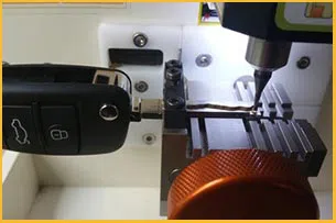 Phoenix Advantage Locksmith Phoenix, AZ 602-687-4452 - 14-auto-car-key-cut